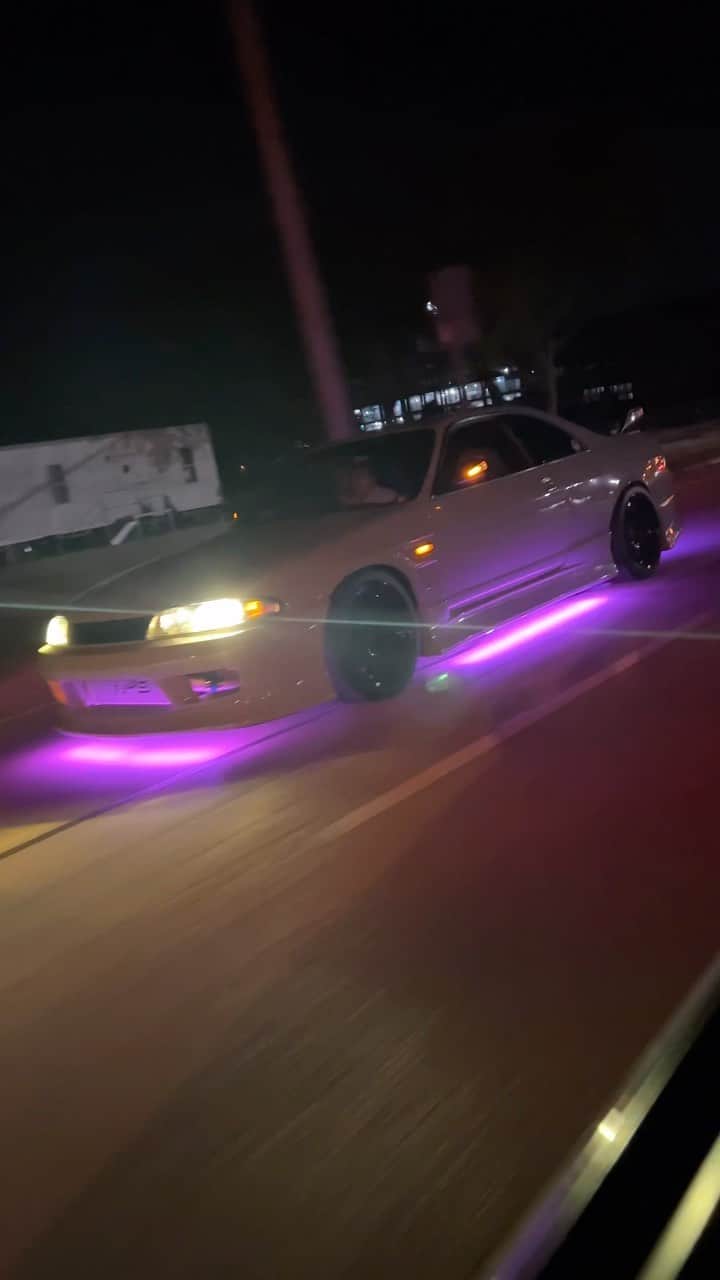 スティーブのインスタグラム：「Nissan Skyline , Initial d euro beat music and underglow LEDs go together nicely.  Would you agree?  日産スカイラインとユーロビートとledが合うよね　かっこいい😎」