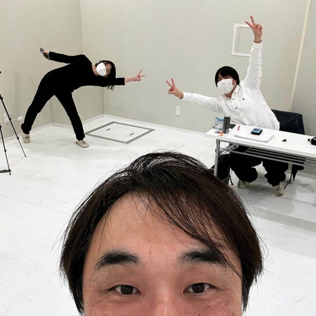 関智一さんのインスタグラム写真 - (関智一Instagram)「明日からは劇場入り！ 稽古中、僕や花澤さんが居ない時に代役をやってくれたお二人！！ ありがとう御座いました！  劇場に入っても頑張るぞ!  #ノサカラボ #花澤香菜 #パドドゥ」10月26日 21時10分 - sekitomokazu