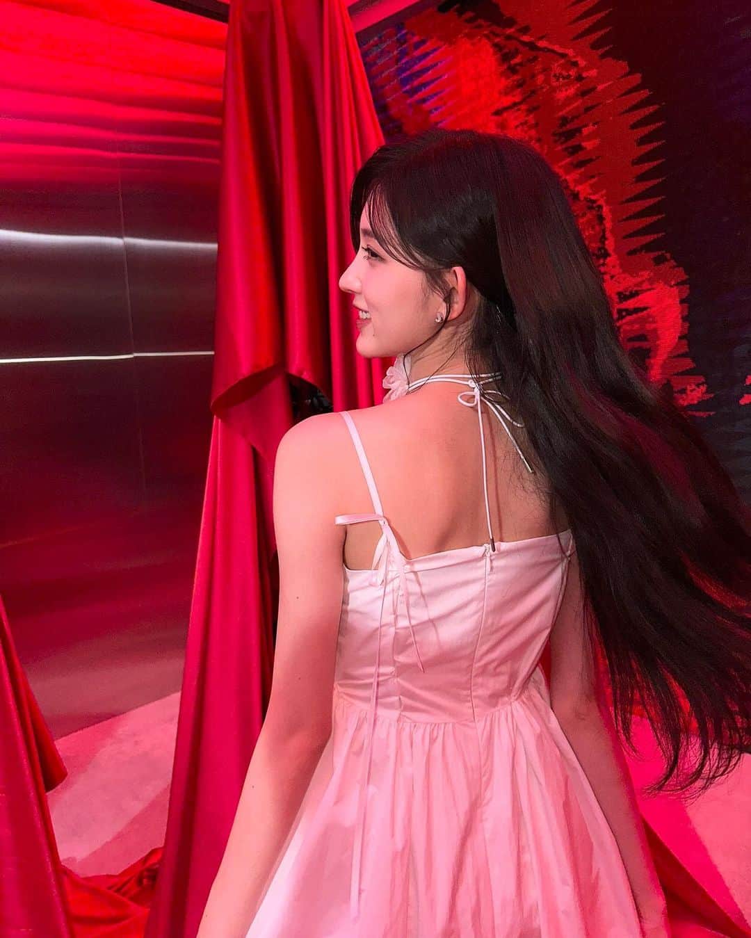 IVEのインスタグラム：「다이브❤️  #IVE #아이브 #アイヴ  #GAEUL #가을 #ガウル  #1stEP #IVEMINE #Eitherway #OfftheRecord #Baddie」