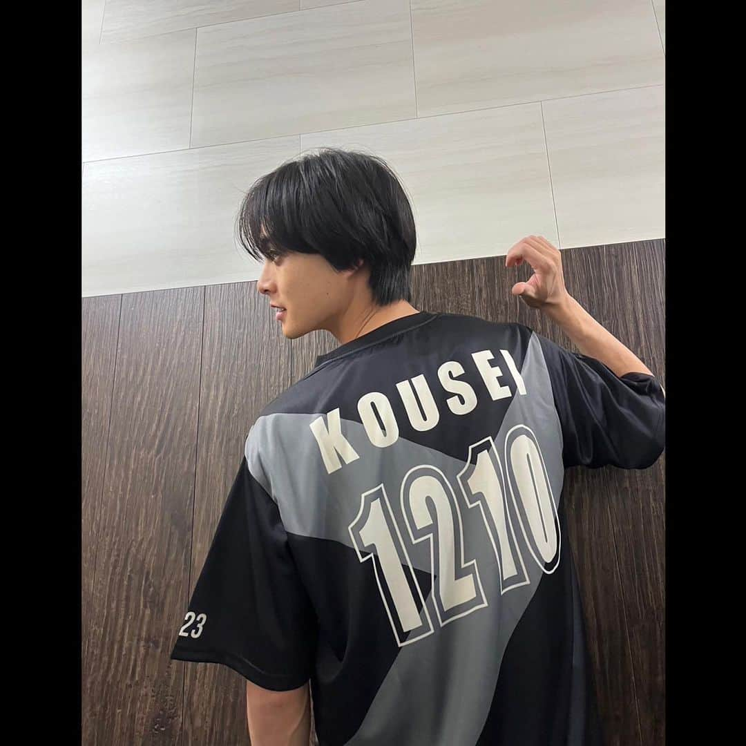 結木滉星のインスタグラム：「👕  イベントグッズの現物が届いたんだけどさ、めっちゃ可愛いかも！ まずはスポーツウェア😊  #結木滉星 #イベントグッズ #スポーツウェア #モデルみたいに撮ってみた #おしゃれ着 #部屋着 #なんでもいけそう」