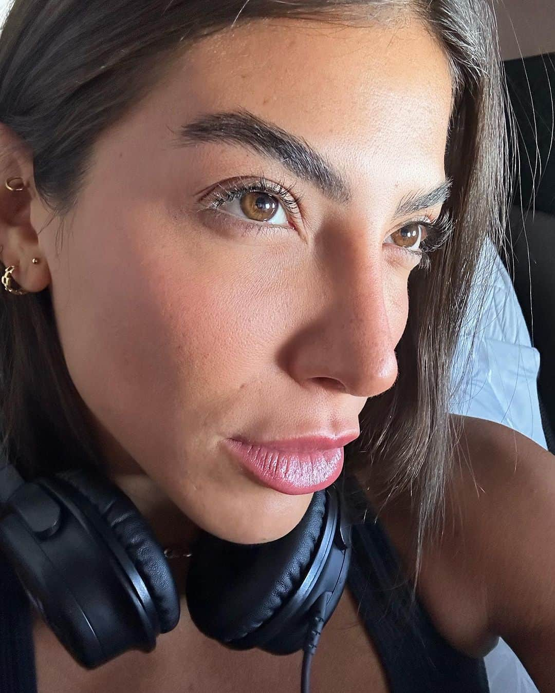 Rachel Apollonioのインスタグラム：「selfinha de avião 😊✈️🇦🇺 🐚」