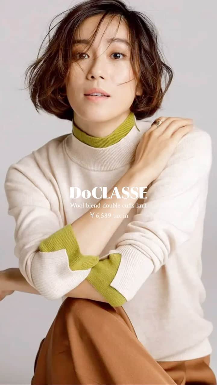 doclasse_styleのインスタグラム：「大人気のダブルカフスのハイネックニットがリニューアル！  ✔️ウール混・ダブルカフス配色ハイネック ¥6,990税込¥7,689  ※着用サイズ　M  すっきりシルエットを採用し、袖だけでなくネックにもスリット＆配色デザインを効かせました。ウールを編み混ぜたふっくらなめらかな素材でロングシーズン着まわせる1枚。  首に沿ってすっと立ち上がる美しいネックラインも配色＆スリットで一層引き立ちます。  #doclasse  #ドゥクラッセ #ヌックル 50代コーディネート #50代コーデ #ファッションコーデ #レディースファッション #パーソナルカラー #カラーコーデ #40代ファッション#40代ファッション #40代コーデ #40代コーディネート #秋冬コーデ #秋冬ファッション」
