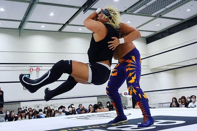 タダスケのインスタグラム：「今日のスタナー Stunner 広島大会GLG勝利、連携バッチリ決めれました👌  そして、福岡大会でGLGパーカー新発売！！！  #noah_ghc #prowrestling #prowrestler #プロレス #広島 #stunner #パーカー」