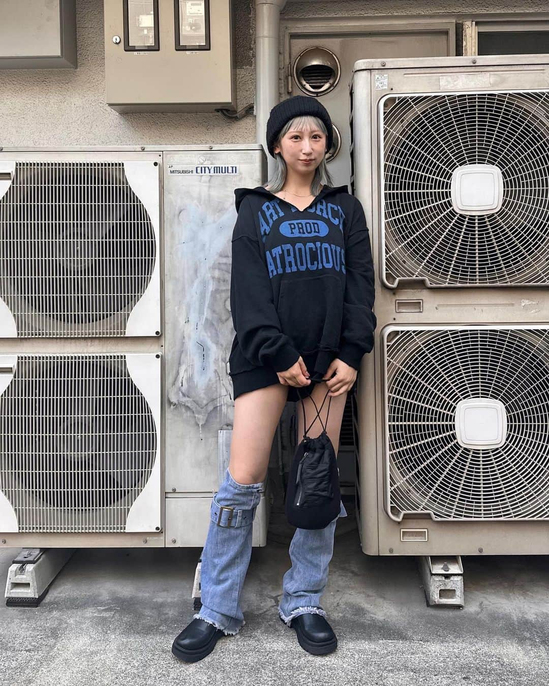 ARISAさんのインスタグラム写真 - (ARISAInstagram)「ㅤㅤㅤㅤㅤㅤㅤㅤㅤㅤㅤㅤㅤㅤㅤㅤㅤㅤ ㅤㅤㅤㅤㅤㅤㅤㅤㅤㅤㅤㅤㅤ もうすぐ発売の デニムのレッグウォーマー👖 ㅤㅤㅤㅤㅤㅤㅤㅤㅤㅤㅤㅤㅤ 簡単にギャルになれるitem！ かわいい〜 ㅤㅤㅤㅤㅤㅤㅤㅤㅤㅤㅤㅤㅤ 4枚目みたいに ずるっと履くの ルーズソックスみたいでかわよい💘 ㅤㅤㅤㅤㅤㅤㅤㅤㅤㅤㅤㅤㅤ ㅤㅤㅤㅤㅤㅤㅤㅤㅤㅤㅤㅤㅤ ㅤㅤㅤㅤㅤㅤㅤㅤㅤㅤㅤㅤㅤ ㅤㅤㅤㅤㅤㅤㅤㅤㅤㅤㅤㅤㅤ #チャオパニック#チャオ#スウェット#リプロダクションレーベル#オーバーサイズ #ルーズソックス#レッグウォーマー#ニット帽#ビーニー#ciaopanic #reproductionlabel #sweat #loosesocks #リプロ#ギャル #ギャルコーデ」10月26日 21時28分 - ari33_