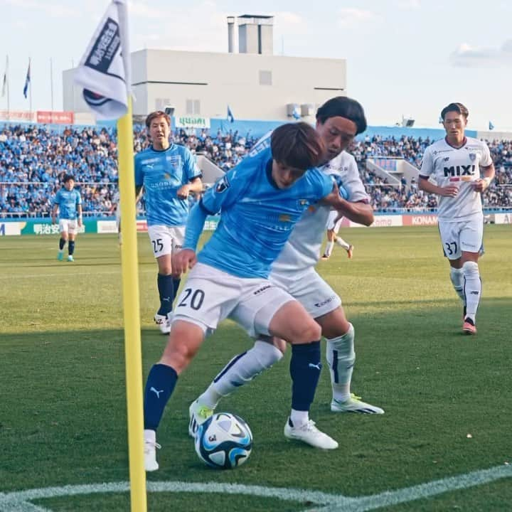 横浜FCのインスタグラム：「こんばんは🌝 アウェイ札幌戦まであと2日🔥  本日は前節FC東京戦の試合終了間際、 #井上潮音 選手が見せた粘りのドリブル&ボールキープをお届け🎥  #yokohamafc  #横浜FC #Jリーグ #JLEAGUE #HAMABLUE #ニッパツ三ツ沢球技場」