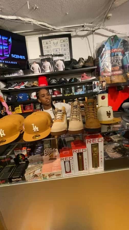 GROW AROUNDのインスタグラム：「明日発売のCAPとTimberland、そしてAVIREX JACKETの紹介です🔥」