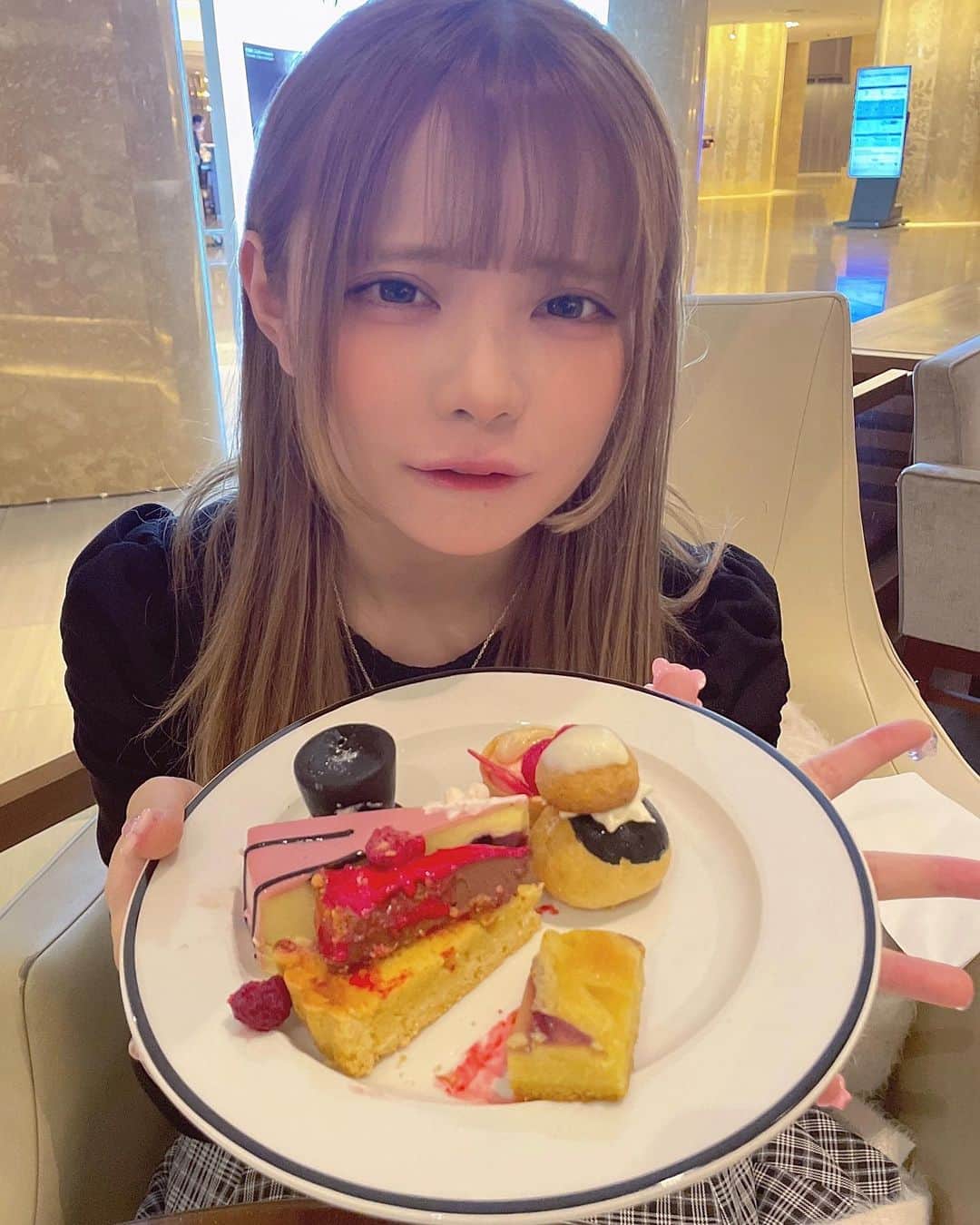 眠岸ぷりんのインスタグラム：「盛り付け下手くそ選手権でれる？？」