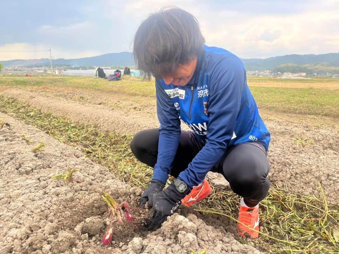 可児壮隆さんのインスタグラム写真 - (可児壮隆Instagram)「さつまいも掘り🍠 自然に触れて楽しかったです✨  #奈良クラブ #奈良クラブ農園」10月26日 21時34分 - kani041807