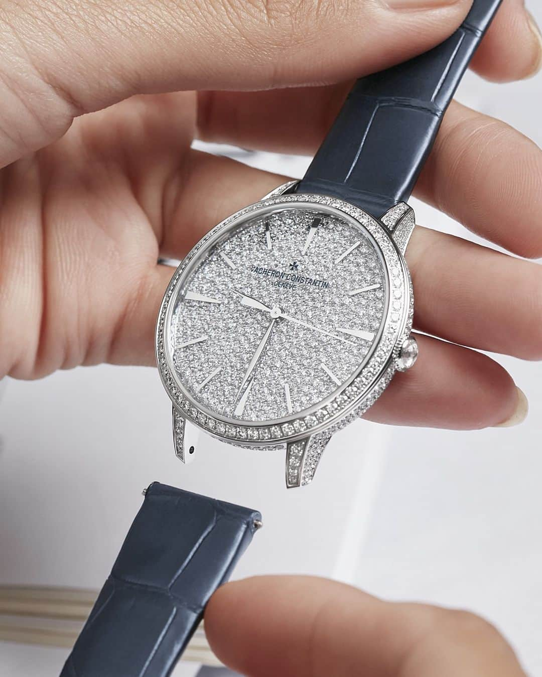 ヴァシュロン コンスタンタンのインスタグラム：「💎 Shine bright  With its minimalistic approach equalled only by the Maison’s passion for details, the new Patrimony self-winding jewellery is adorned with 769 round diamonds that wrap the 37 mm white gold dial and case, capturing the light and every eye.  #VacheronConstantin #OneOfNotMany #vacheron #thehourlounge #watches #watch #watchesofinstagram #horology #watchoftheday #instawatch」