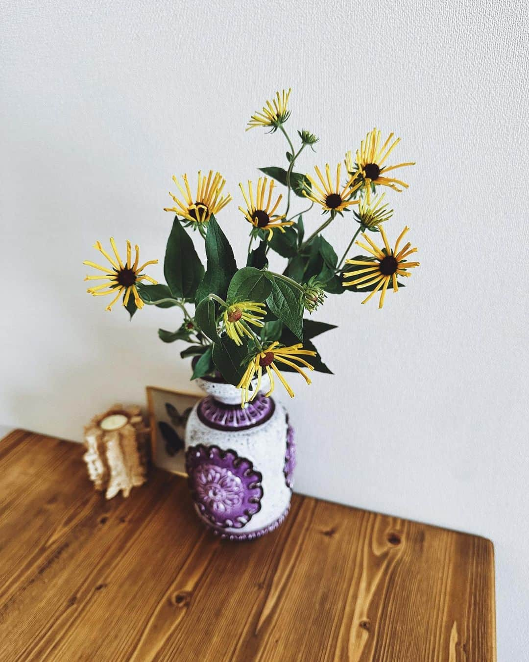 安田レイさんのインスタグラム写真 - (安田レイInstagram)「花たちよ、癒しと力をありがとう☺️💐  #花　#flowers  #vintagevase #ヴィンテージ花瓶」10月26日 21時46分 - yasudarei