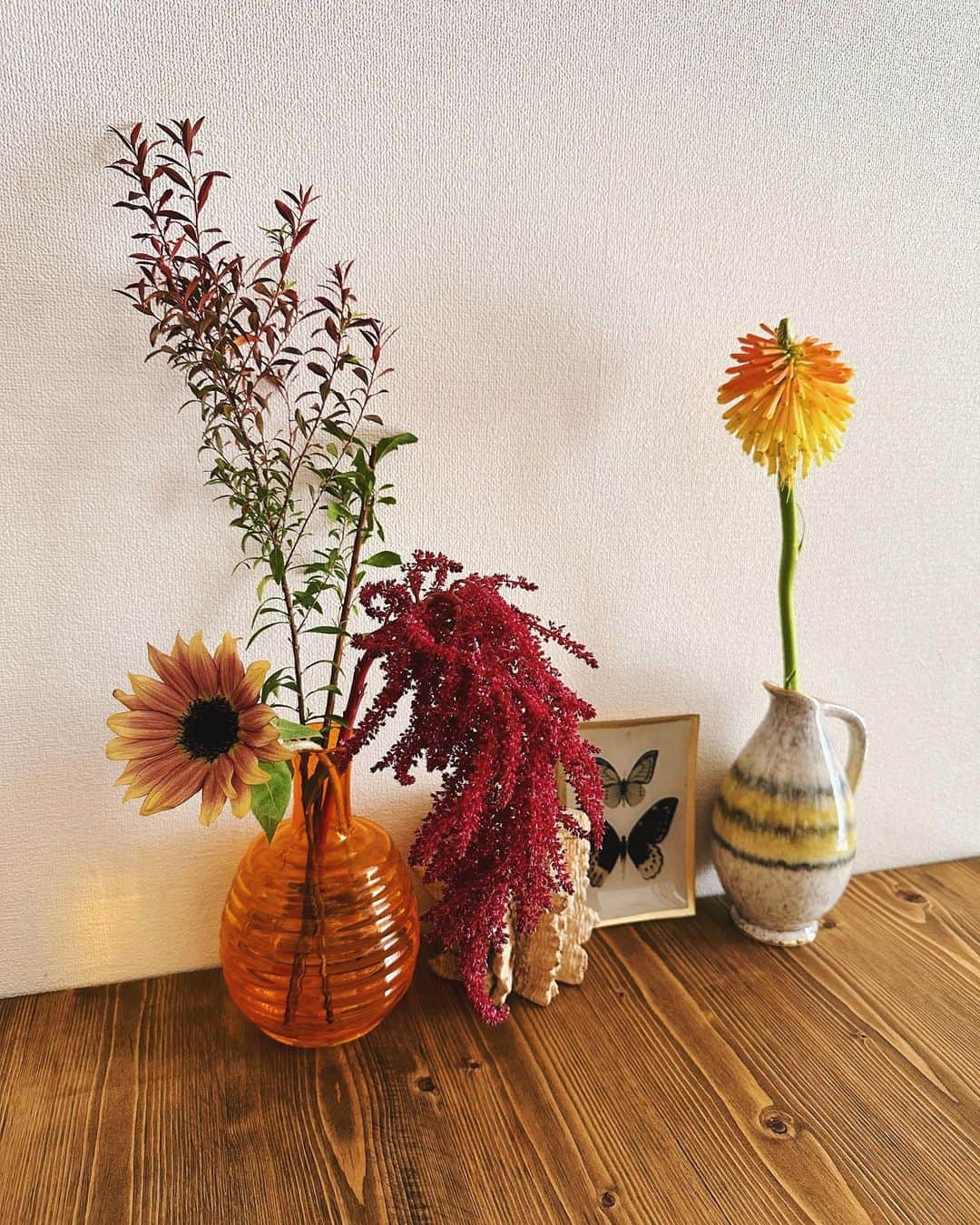 安田レイさんのインスタグラム写真 - (安田レイInstagram)「花たちよ、癒しと力をありがとう☺️💐  #花　#flowers  #vintagevase #ヴィンテージ花瓶」10月26日 21時46分 - yasudarei