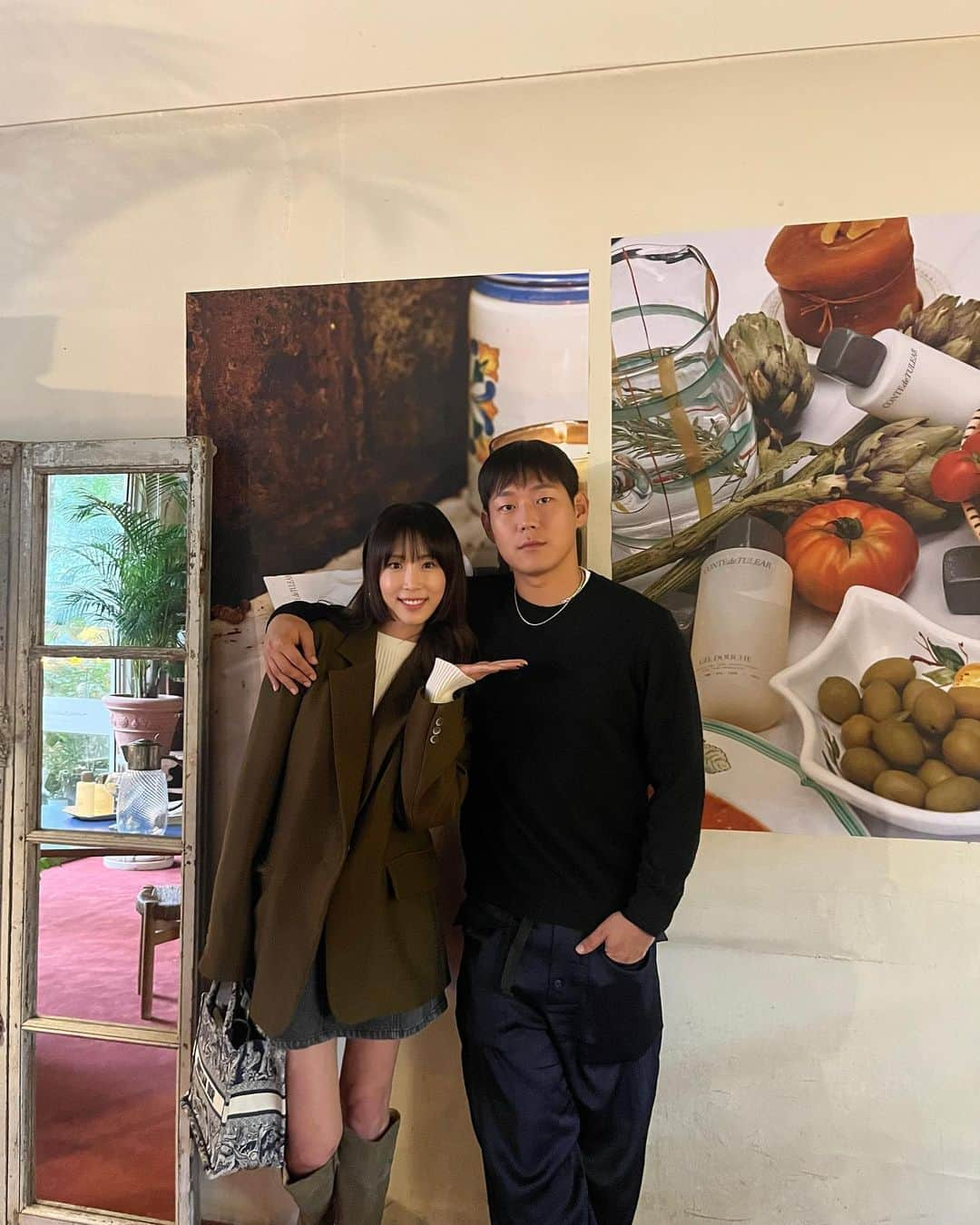 カン・イェウォンさんのインスタグラム写真 - (カン・イェウォンInstagram)「여기가  한국이니  유럽이니   감각이 남다른  향도 남다른  역시나 쵝오🫰🫰  응원해 영완아🤗♥️  #contedetulear」10月26日 21時39分 - kangyewon0315