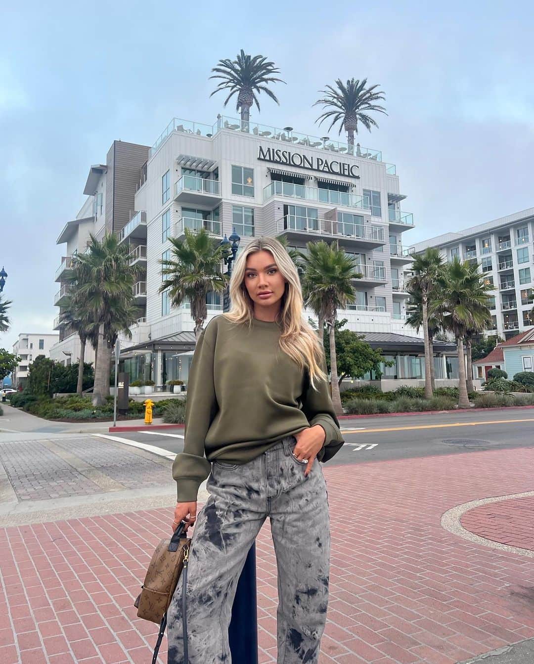 Alexa Collinsさんのインスタグラム写真 - (Alexa CollinsInstagram)「such a gorgeous stay out in Cali with @missionpacifichotel! thank you for having me 🫶🏼」10月31日 22時00分 - alexacollins