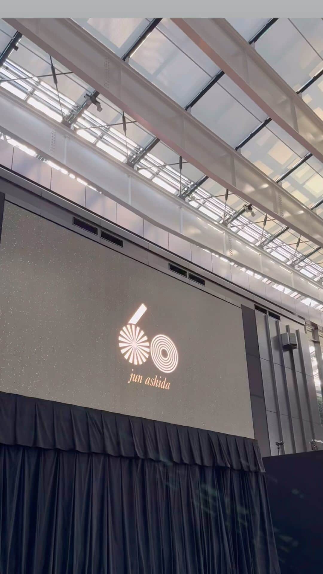 Apparel-web.comのインスタグラム：「JUN ASHIDA / TAE ASHIDA 60TH ANNIVERSARY SPRING SUMMER COLLECTION 2024  @taeashida @jun_ashida_official #fashion #style  #東京 #ファッションショー #コレクション」