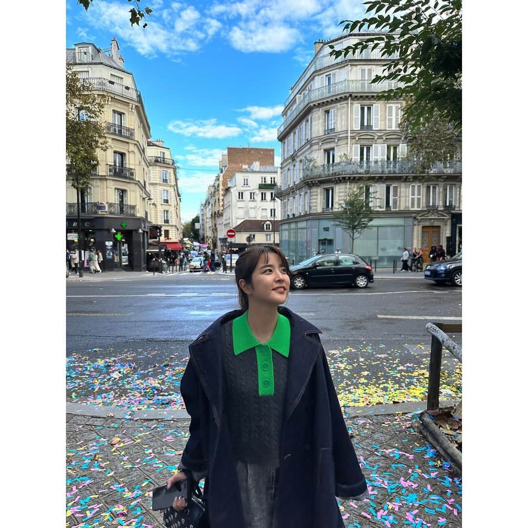 久代萌美さんのインスタグラム写真 - (久代萌美Instagram)「☺︎ パリではアートをたくさん買いました🎨  #この子すき #スマーフ」10月26日 21時55分 - kushiro_moemi