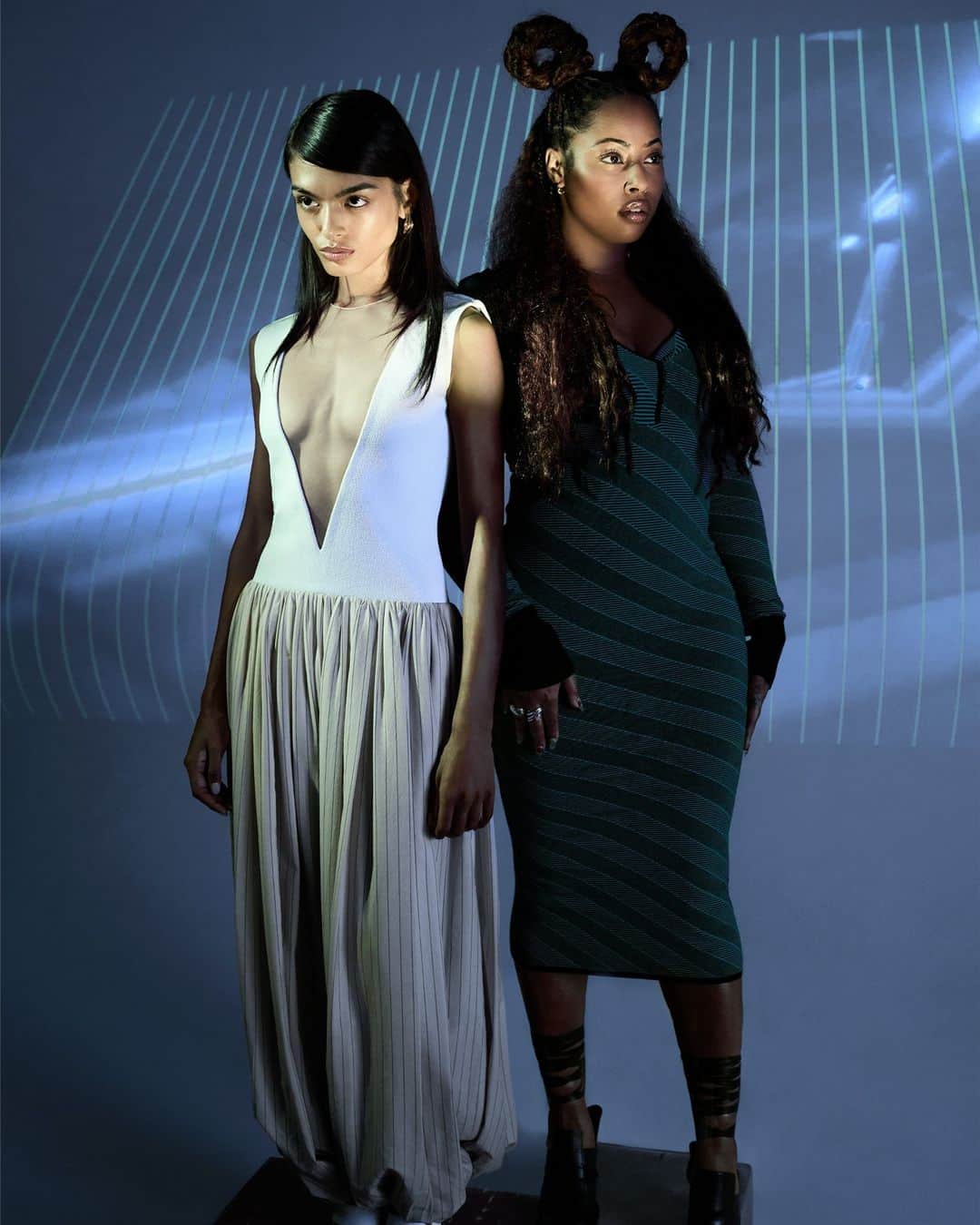 のインスタグラム：「From bestseller lists to runways, gaming’s influence is all-powerful. @YoungVulgarian meets the women reshaping the virtual world in the November 2023 issue of #BritishVogue: “We aren’t just playing games, we are trying to challenge the way that gaming is.” Click the link in bio to read the interview, and see the full story in the new issue, on newsstands now.    @Jasmine.Asia and @JayAnnLopez_ photographed by @LucianBor and styled by @JuliaBrenard, with hair by @YumiNakadaDingle, make-up by @MattieWhite_MakeUp and nails by @MLCNailArtist.」