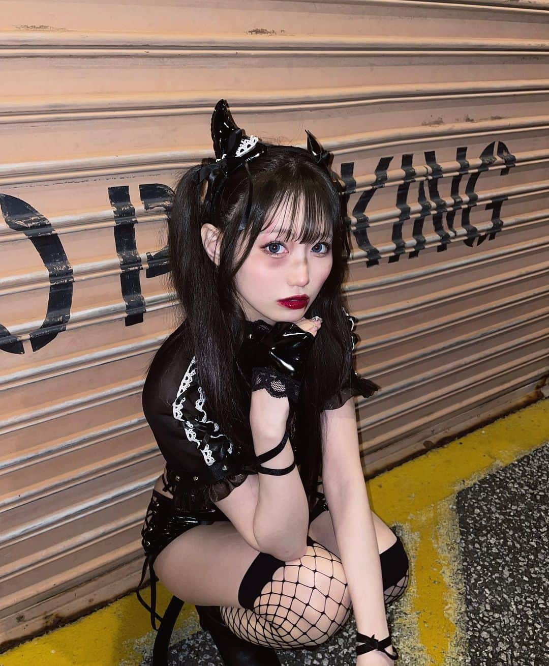 結城明日翔さんのインスタグラム写真 - (結城明日翔Instagram)「🕸️ 　 　 　  今年はデビル👿🖤  　 　 　 　 　 　  #ユニバーサルスタジオジャパン #ユニバ #universalstudiosjapan #ホラーナイト #ホラーナイト2023 #悪魔コスプレ #コスプレ #ハロウィン #ハロウィンコスプレ #ハロウィンメイク #ゾンビメイク #傷メイク #malymoon #デビルコスプレ #devilcostume #ユニバコーデ #usj #usjコーデ #usjハロウィン #ティム #ユニバ仮装 #halloweencostume #halloweenmakeup #エクステ #ハーフツイン」10月26日 21時56分 - yuki_asuka_