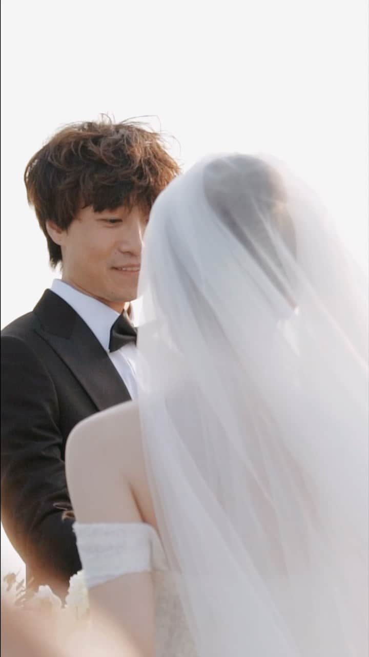 Giann Chanのインスタグラム：「The reaction I won't know until I received this video 🎥 @thecinemabali  #Bigday #Ceremony #weddinginspiration #walkingdowntheaisle #untilifoundyou #balivideography」