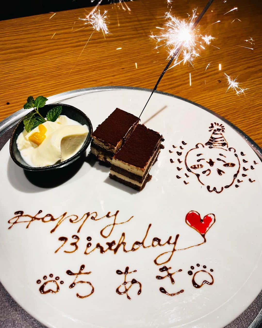 千秋のインスタグラム：「HAPPY BIRTHDAY TO ME 🥳 家族にお祝いしてもらいました、幸せ🎂」