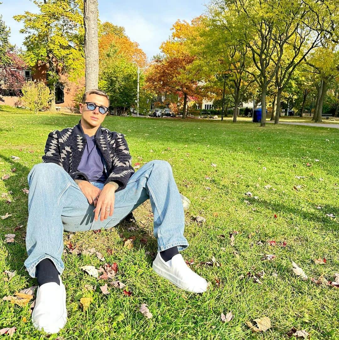 フェデリコ・ベルナルデスキのインスタグラム：「Fall 🍁  #toronto」