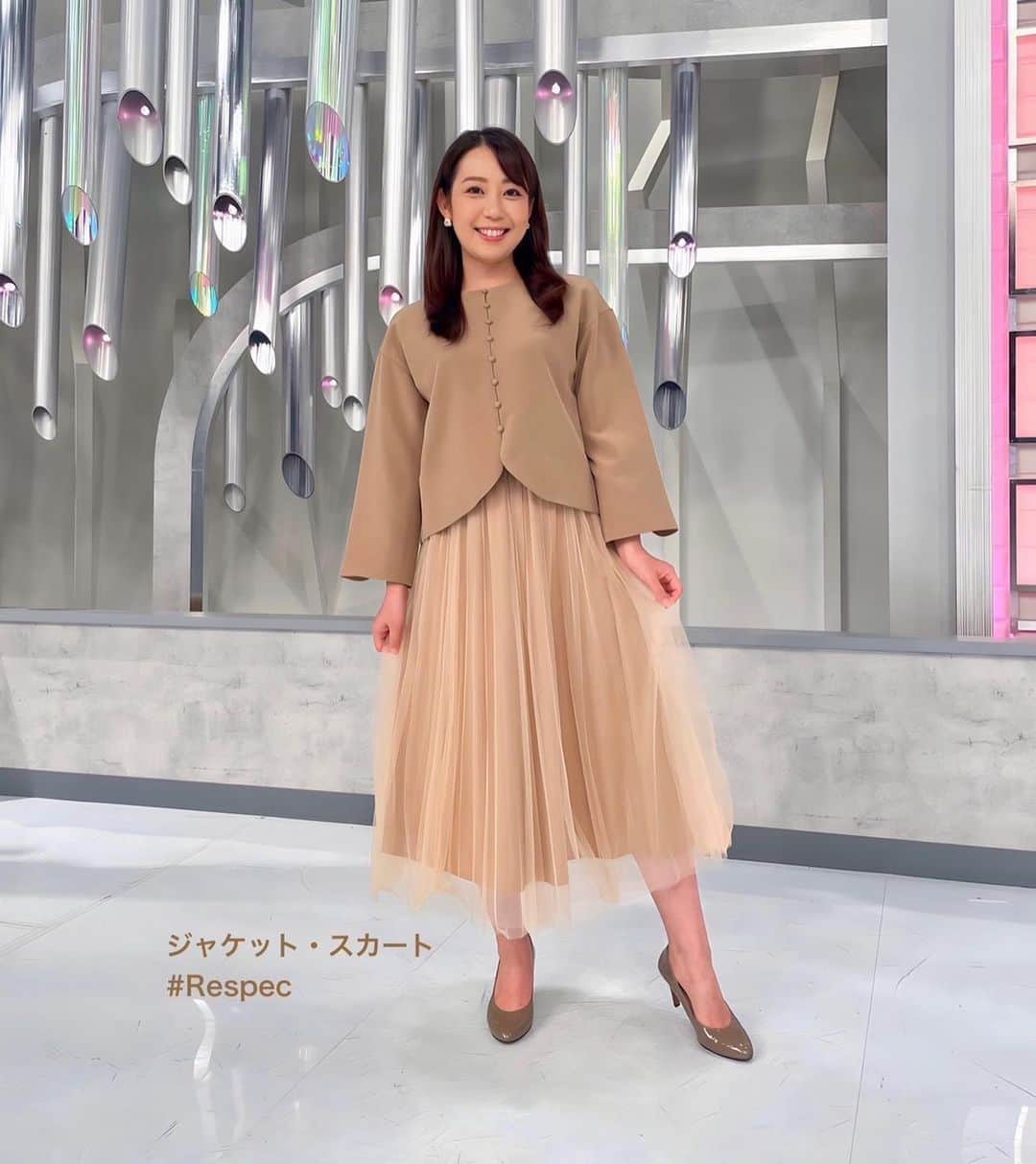 のインスタグラム：「最近のプラス9衣装です🤵‍♀️✨ 今日はポカポカ気持ちの良い天気でしたね！ 昨日は突然の雷⚡️とひょう❄️にびっくり！ 息子くんは必死でおへそを隠していたそうです😍🤣💕  #日経ニュースプラス9  衣装は #respec #osewaya でした✨ 秋は🍂茶色系の🤎服がしっくりきますね〜」
