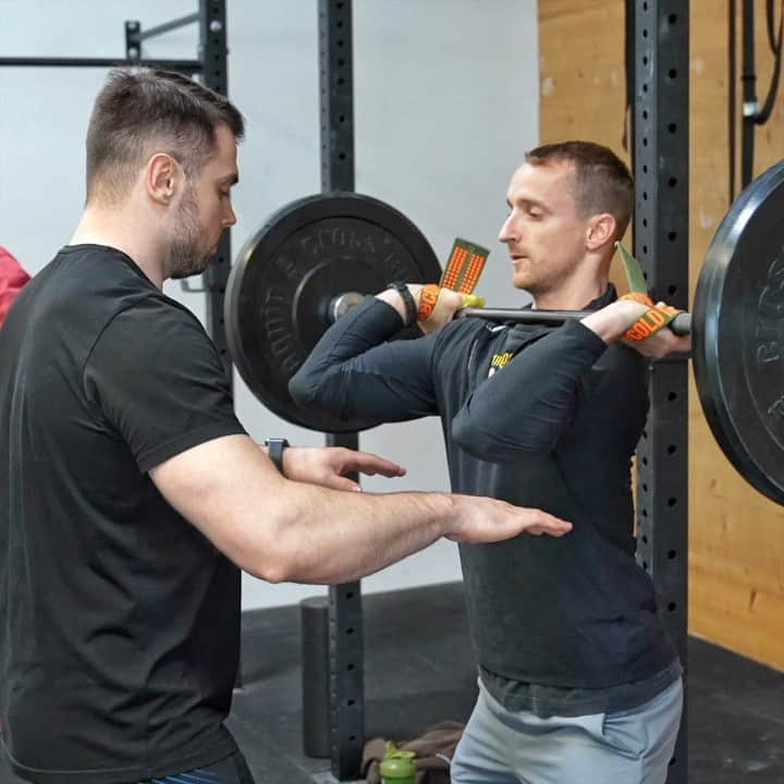 オレクシー・トロフティのインスタグラム：「MY FAVORITE: Front Squat w/ Straps ——— GYM: @ninnik_crossfit」