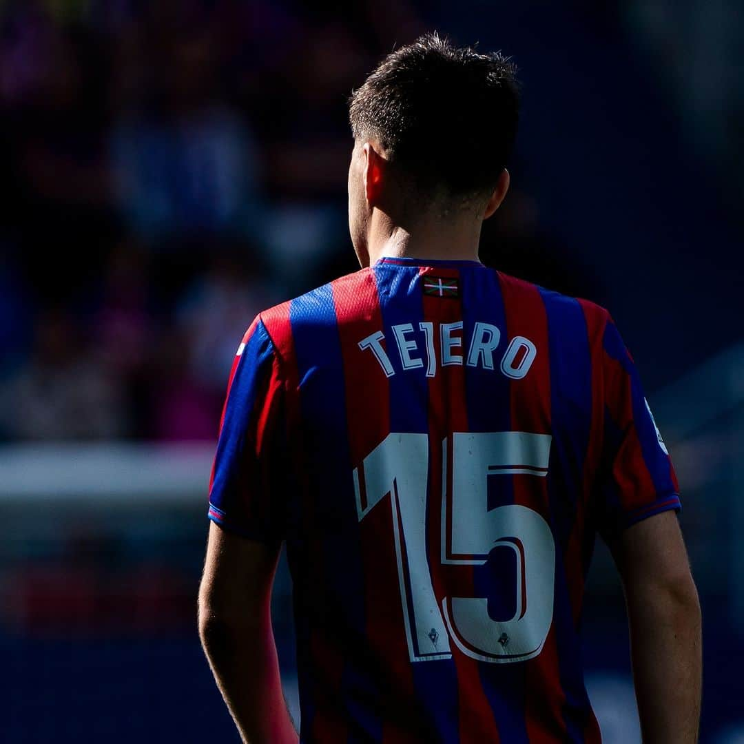 SDエイバルさんのインスタグラム写真 - (SDエイバルInstagram)「📸 Fotos del último enfrentamiento ante el @realvalladolid en Ipurua (0-2).   #EibarRealValladolid | #BetiArmaginak⚔️」10月26日 22時30分 - sdeibar