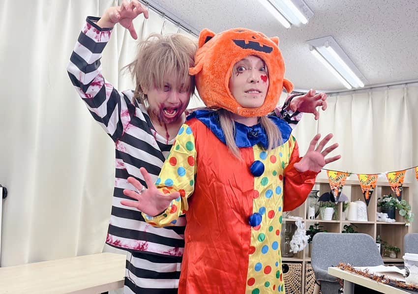 のインスタグラム：「ニコ生、観てくれた皆ありがとー！ 今月はハロウィンな感じで🎃🧟‍♂️」