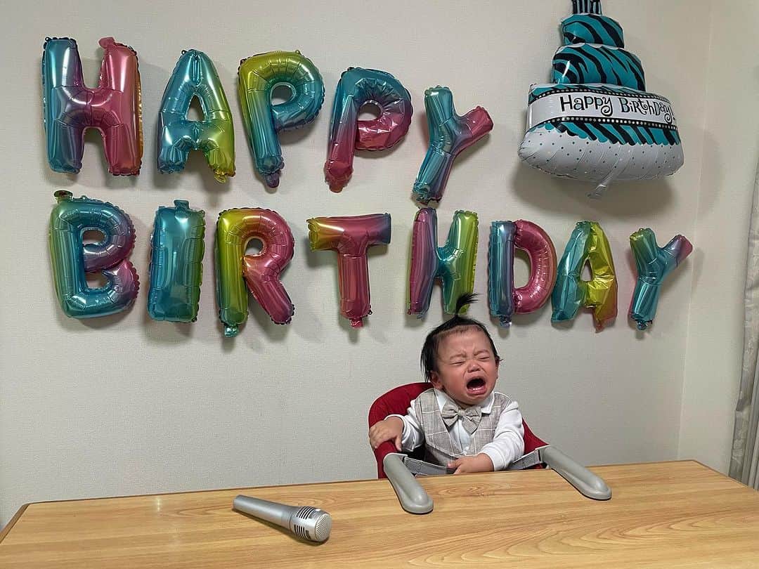 ボールボーイ佐竹のインスタグラム：「今日、10月26日は  次男の俊太の1歳の誕生日🎂  あっという間の1年でした。  これからも楽しい人生を送ってね！  俊太1歳おめでとう㊗️  #俊太日記 #1歳誕生日」