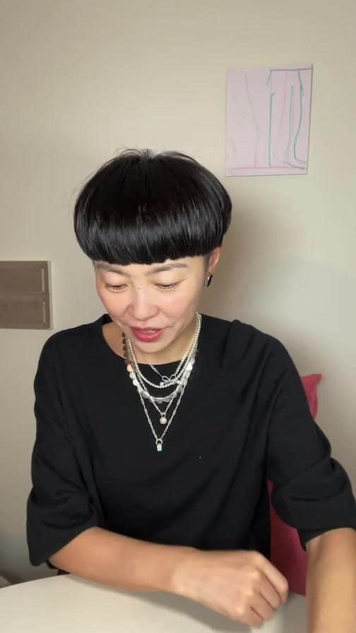 のインスタグラム：「久しぶりにネックレスの重ねづけ実践をしています！ちょっとしたコツを使って、ぜひお手持ちのネックレスで楽しさを発見してくださいね〜🥰」
