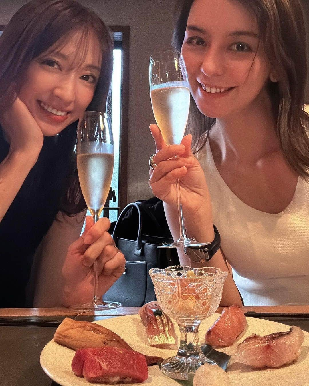 結花子のインスタグラム：「美味しいお寿司にシャンパン飲み放題🥂 サイコーや🥰❣️ . #最高の夜　#sushi #champagne #友　#love」