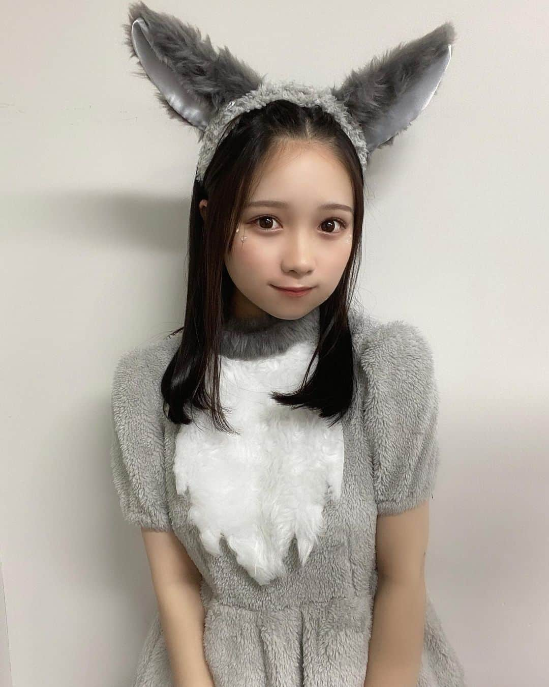 池本しおりのインスタグラム：「.  去年の仮装はおおかみさん！！🐺🐾 今年のも楽しみにしててね✨  28日のライブははかわいい系、29日のライブ着ぐるみでライブするよー！  ネットサイン会申し込みまだまだ待ってます！ 詳しくはハイライトみてねー！！」