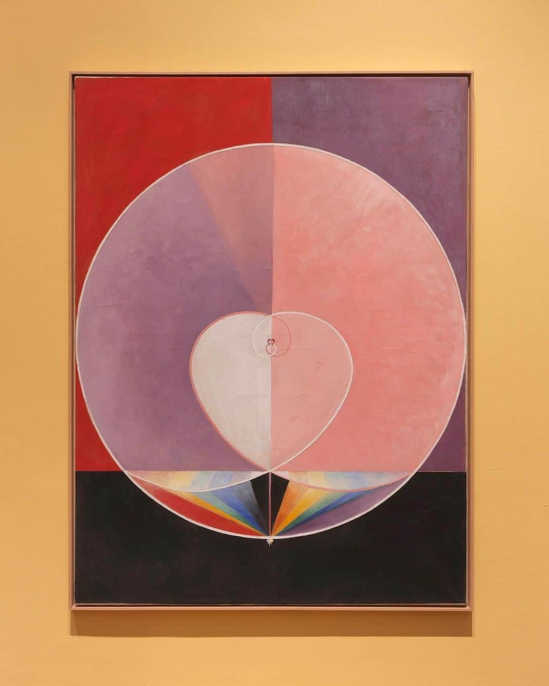 ニュー・ミュージアム・オブ・コンテンポラリー・アートのインスタグラム：「The paintings of Swedish artist and mystic Hilma af Klint are considered among the first abstract works known in Western art history, predating canonical male abstract artists Kazimir Malevich, Vasily Kandinsky, Piet Mondrian, and František Kupka by several years.   Join us today to celebrate the 161th anniversary of Af Klint's birth! See her work on view in "Judy Chicago: Herstory," where her painting "Group IX/UW, The Dove, no. 2" (1915) is presented within "The City of Ladies," a group installation by @judy.chicago displaying Chicago’s work alongside artworks by nearly 90 women and genderqueer artists, writers, and historical figures that she has placed within her own alternative canon.   Hilma af Klint, "Group IX/UW, The dove, no.2," 1915. Oil on canvas © The Hilma af Klint Foundation. “Judy Chicago: Herstory,” Exhibition view: New Museum, New York.  Photo: Dario Lasagni  #JudyChicago #JudyChicagoHerstory #HilmaAfKlint #bornonthisday」