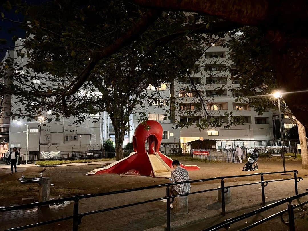渡辺達生のインスタグラム：「2023.10.26…夜の恵比寿の茹でダコ！ 何度見ても🐙ウインナーだぁ〜！ #tatsuowatanabe」