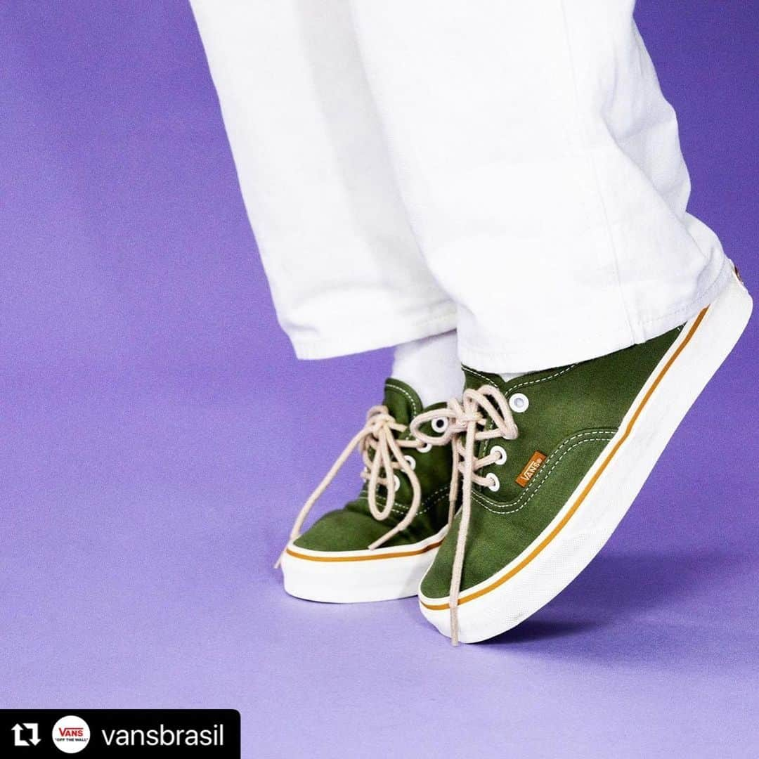 開心那さんのインスタグラム写真 - (開心那Instagram)「… The silhouette is accentuated by checkered embroidery detailing on the heel, adding a new twist to this iconic design.🧵🏁💚  Check out the VANS store!」10月26日 22時52分 - cocona.hiraki