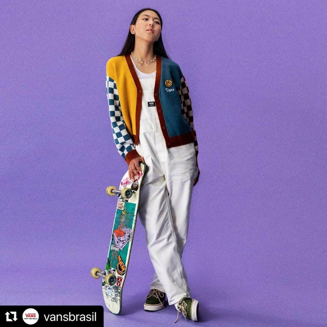 開心那のインスタグラム：「… The silhouette is accentuated by checkered embroidery detailing on the heel, adding a new twist to this iconic design.🧵🏁💚  Check out the VANS store!」