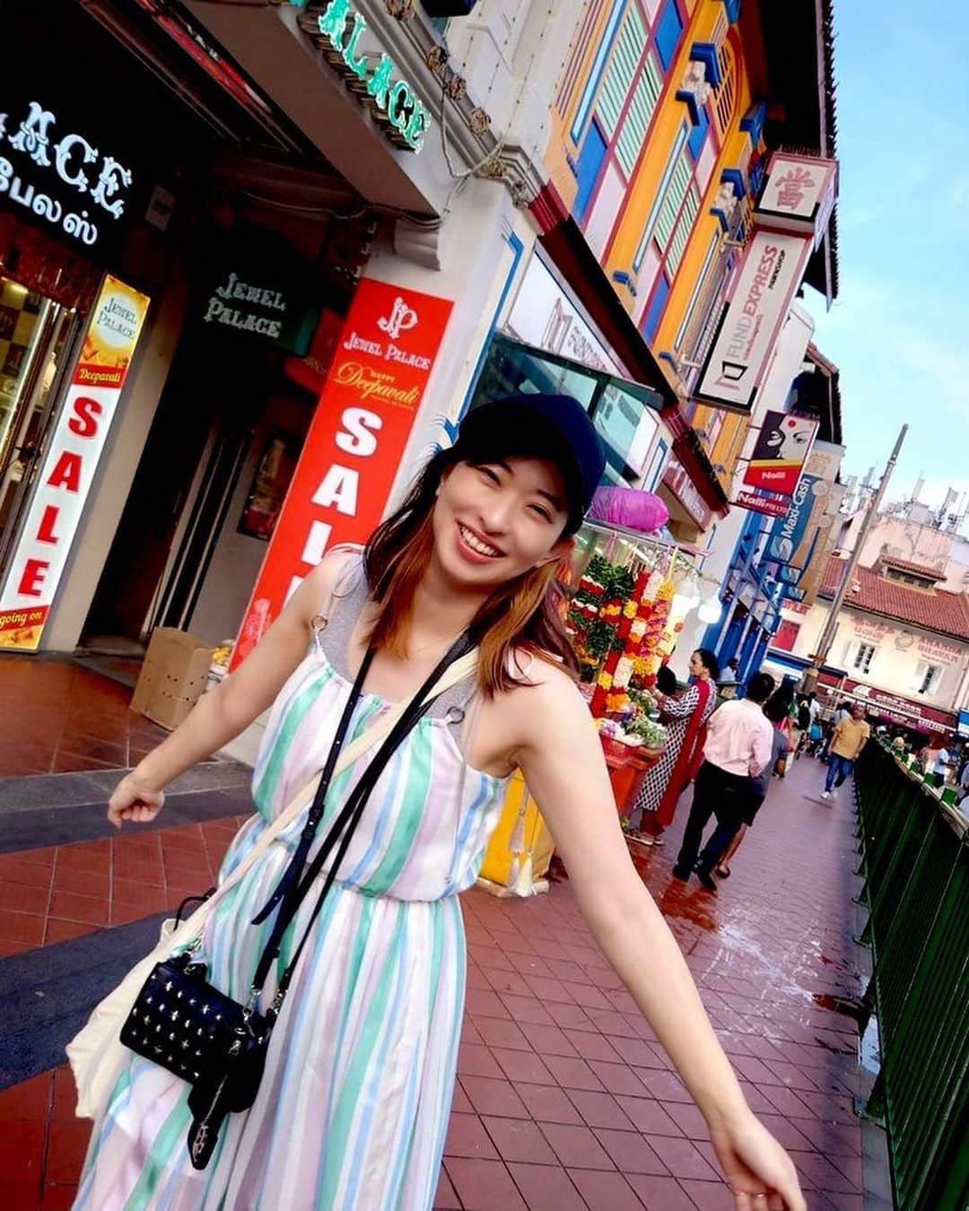 倉持由香さんのインスタグラム写真 - (倉持由香Instagram)「はじめてのシンガポール！アラブストリートとリトルインディアはカラフルで元気が出る場所でした😊✨ いろんな文化が混ざり合っていて、ご飯も美味しかったのでまた行けたらいいなあ〜！  #シンガポール #シンガポール旅行 #アラブストリート #リトルインディア」10月26日 23時05分 - yukakuramoti