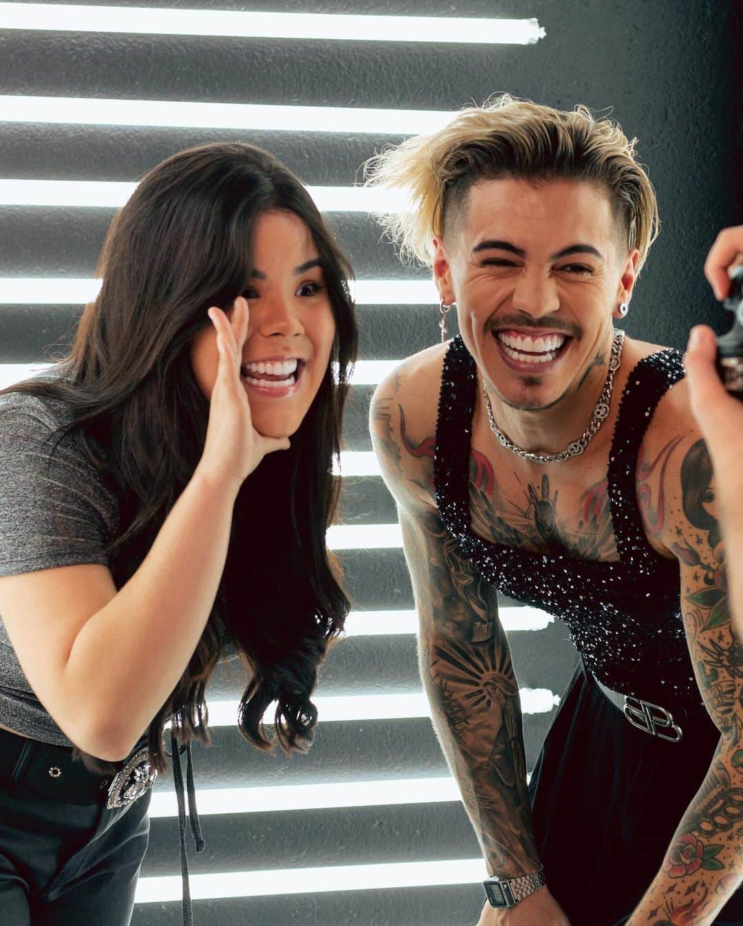 Bielのインスタグラム：「“Faz Coraçãozin” com @japinhaconde dia 10/11 NA MESA DE VOCÊS! 🤩 Faça já o pré save! (link na bio e nos stories) 🎵  O VIDEOCLIPE TÁ MARAVILHOSO, família! E essa música simplesmente NÃO DÁ pra não dançar, confere aí o spoiler no último vídeo do dump 🙈😍」