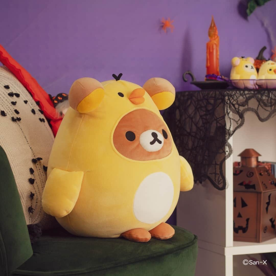 Rilakkuma US（リラックマ）のインスタグラム：「🎃👻 Spooktacular cuddles in this Halloween wonderland! 🍂🦉🍭 It's time for some 'Boo'-tiful moments with Rilakkuma's adorable costume. 🍬🕸️  #rilakkumaus #rilakkuma #sanx #sanxoriginal #kawaii #plush #plushies #リラックマ #サンエックス #kiiroitori #halloween #costume」