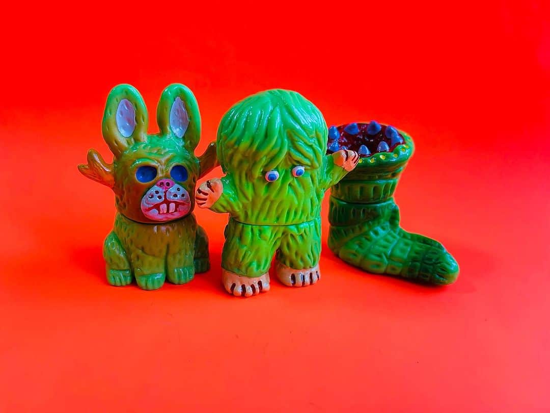 デハラユキノリのインスタグラム：「UMAソフビ 第三弾カラー #deharayukinori  #umaランド  #jackalope  #yeti  #mongoliandeathworm」