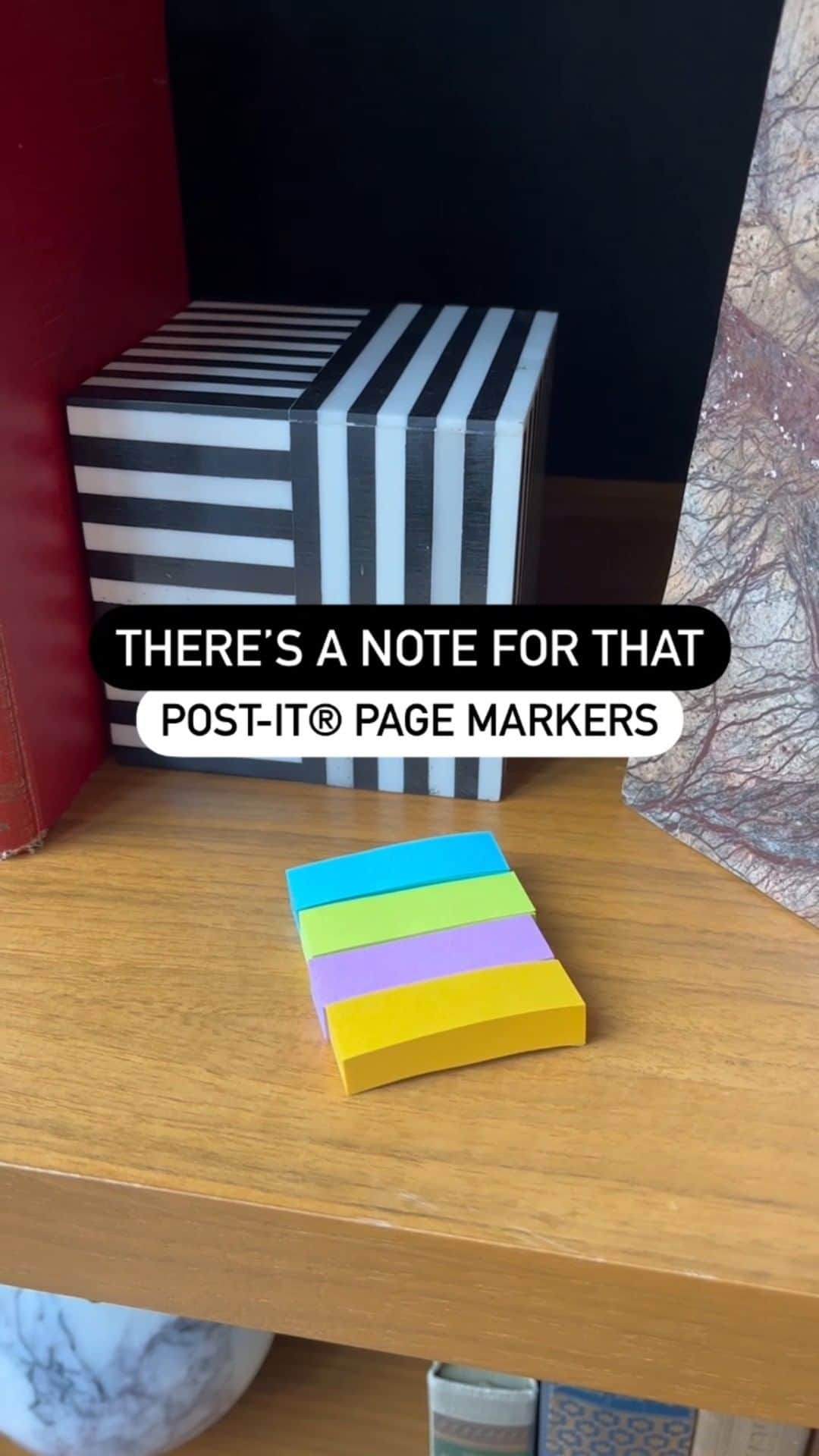 ポスト・イットのインスタグラム：「Post-it® Page Markers 🤝 planning ahead and home organization ✅ What are your favorite ways to use this smaller sized version of your favorite Post-it® Notes? 🤔 #postitnotes #postit #stickynotes #homeorganization #planningahead」