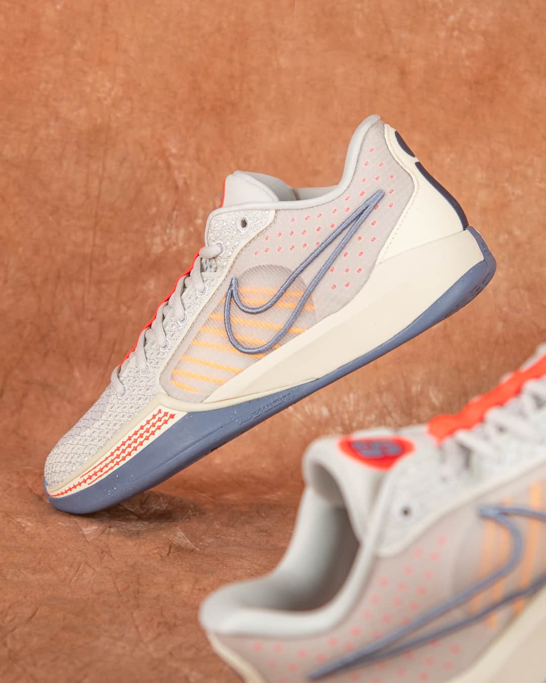 Foot Lockerのインスタグラム：「A master at her trade 💪 🏀   Grab this all-new Nike Sabrina 1 online now.」