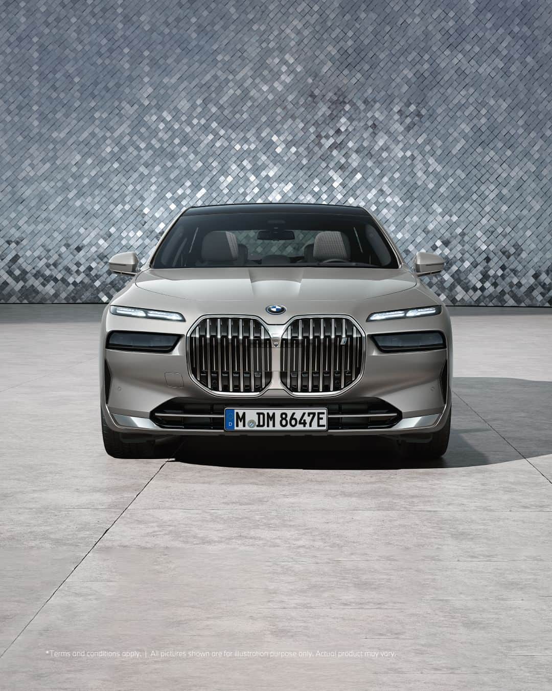 BMW Thailandのインスタグラム：「คุณจะได้สัมผัสความสะดวกสบายสูงสุดแบบ Forwardism จากที่นั่งผู้โดยสารตอนหลังใน THE i7 ที่จะมาพร้อมกับเบาะนั่ง Executive Lounge ที่ให้คุณได้ปรับเอนแบบผู้บริหาร และควบคุมระบบความบันเทิงได้จากปลายนิ้วสัมผัสผ่าน BMW Touch Command ขนาด 5.5 นิ้วบริเวณแผงประตูทั้ง 2 ฝั่ง เพียงเท่านี้คุณจะพบกับสุนทรียภาพแห่งการเดินทางเหนือคำบรรยาย  #BMW #BMWTH #JOYisBMW #สุนทรียภาพแห่งการขับขี่ #THISISFORWARDISM #THEi7」