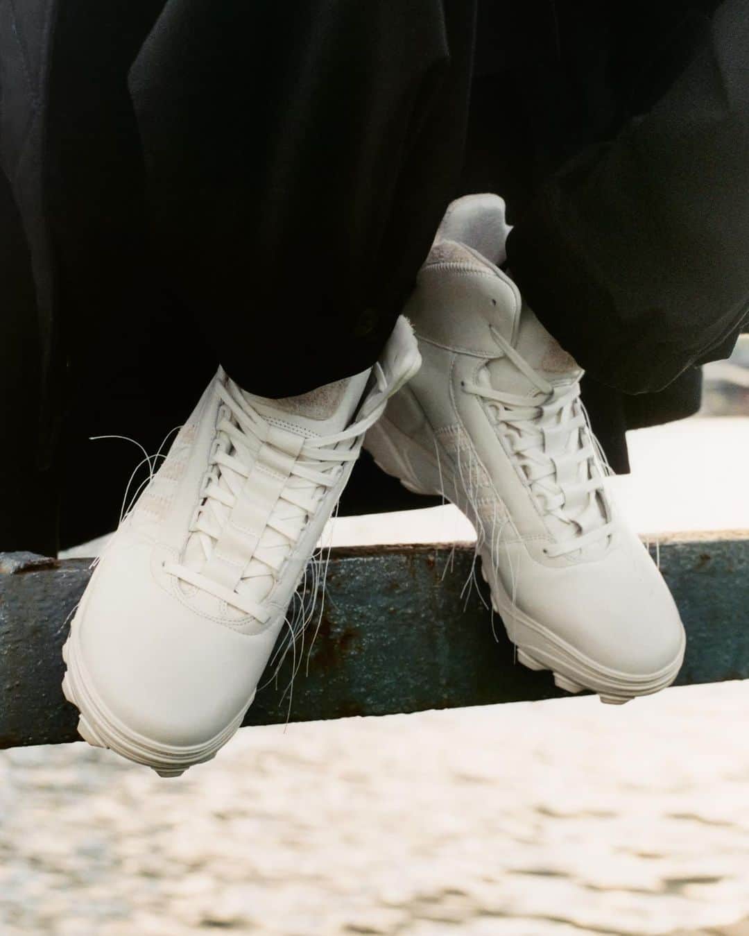 ワイスリーのインスタグラム：「Y-3 GSG-9.   @adidasy3 Chapter 4 available now.   Capture the collection at adidas.com/Y-3, on CONFIRMED, in store and through select retailers.   Lensed by @valeriaherklotz   #adidas #Y3 #YohjiYamamoto」