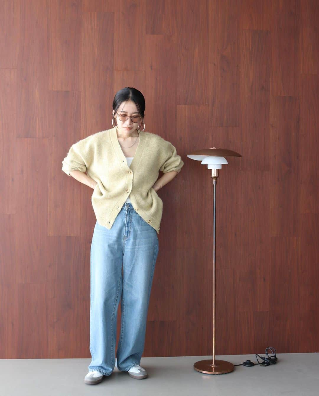 Ungrid staff snapさんのインスタグラム写真 - (Ungrid staff snapInstagram)「本日10月26日はデニムの日👖✨ Ungridの持ってて間違いない大人気定番デニムをご紹介します☺️  @aki_ishikuro_ 166cm  #ハイウエストオーガニックコットンルーズデニム ブルー ¥19,800(tax in)  オーガニックカットデニムを使用した通常よりも驚くほど柔らかいデニム。 ハイウエストで裾まで太めのルーズシルエットはラフに履けて、今の気分にぴったりです♩  @suzuka_akimoto_ 155cm #リメイクデザインルーズデニム ブラック/ブルー ¥22,000(tax in)  ウエスト部分は見頃が重なりアシメデザインに。 バックスタイルはたっぷりとタックを寄せ、剥がしポケットのデザインも目を引く一本！ シルエットがきれいに見える程よいハリコシなのに、柔らかさもあるので履き心地抜群です😊  欲しいと思ったらお気に入り登録を♡  ーーーーーーーーーーーーーーーーーーーーーーーーーーーー ☑︎商品詳細は製品タグ or TOPページURLよりチェック   » @Ungrid_staffsnap  #Ungrid #ungrid_official #ungriddenim #ungridコーデ #アングリッド #カジュアル #カジュアルコーデ #シンプル #シンプルコーデ #デニム #denim #リメイク #ラフ #デザイン #古着風 #ハイウエスト #ワイド #used風 #骨格 #骨格ウェーブ #骨格ストレート #骨格ナチュラル #低身長 #高身長 #イエベ #ブルベ #秋 #冬」10月26日 23時03分 - ungrid_staffsnap