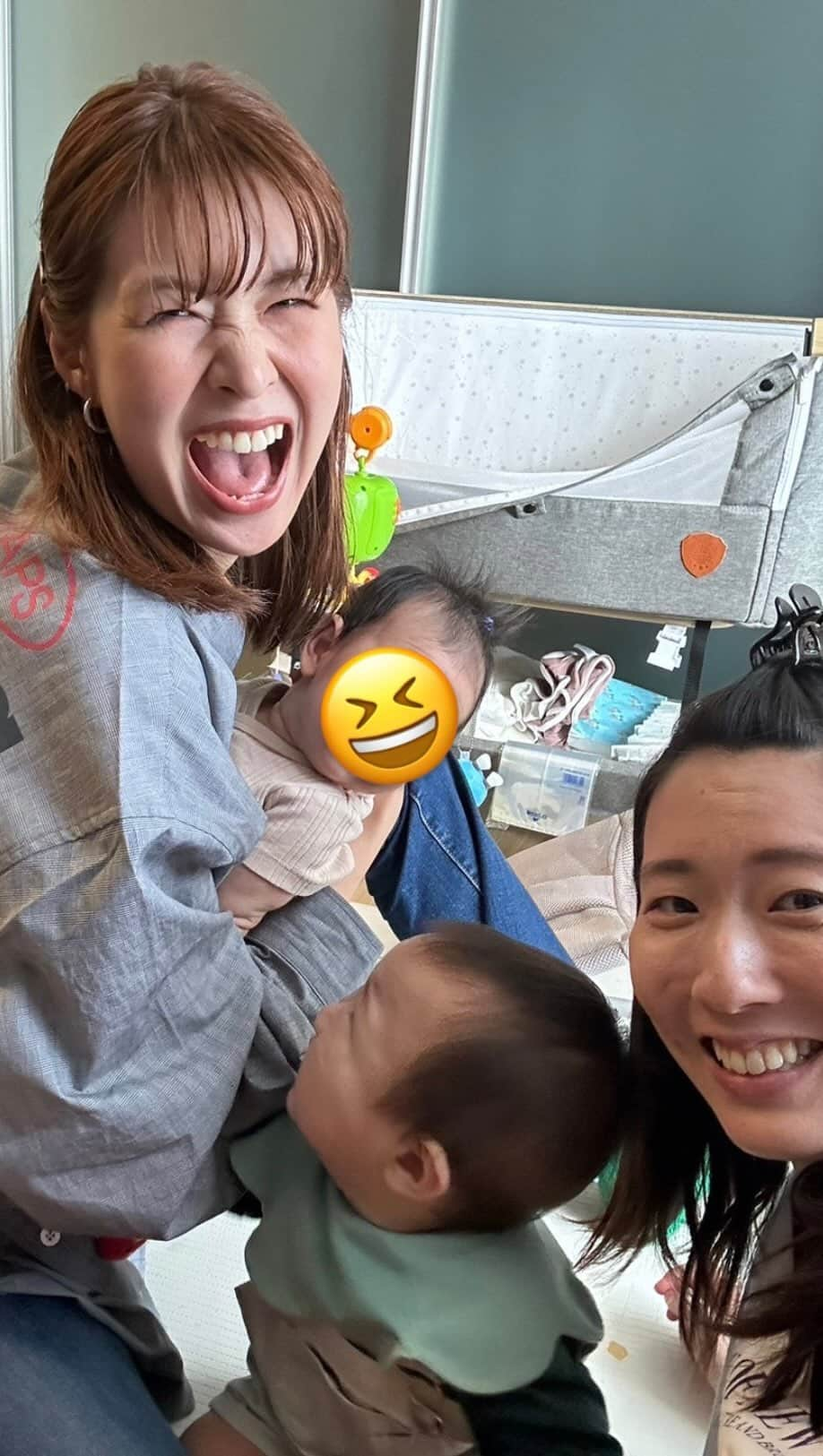 木村沙織のインスタグラム：「. エバママと赤ちゃんに会いに行ってきたよ☺️👶🏻💕 ちっちゃーくて可愛かった🥹🫶🏼 . . 煌太郎がふいにチューしたやつは駿パパに怒られそうw . . 姫路と東レの練習試合も観戦できた🏐✨」