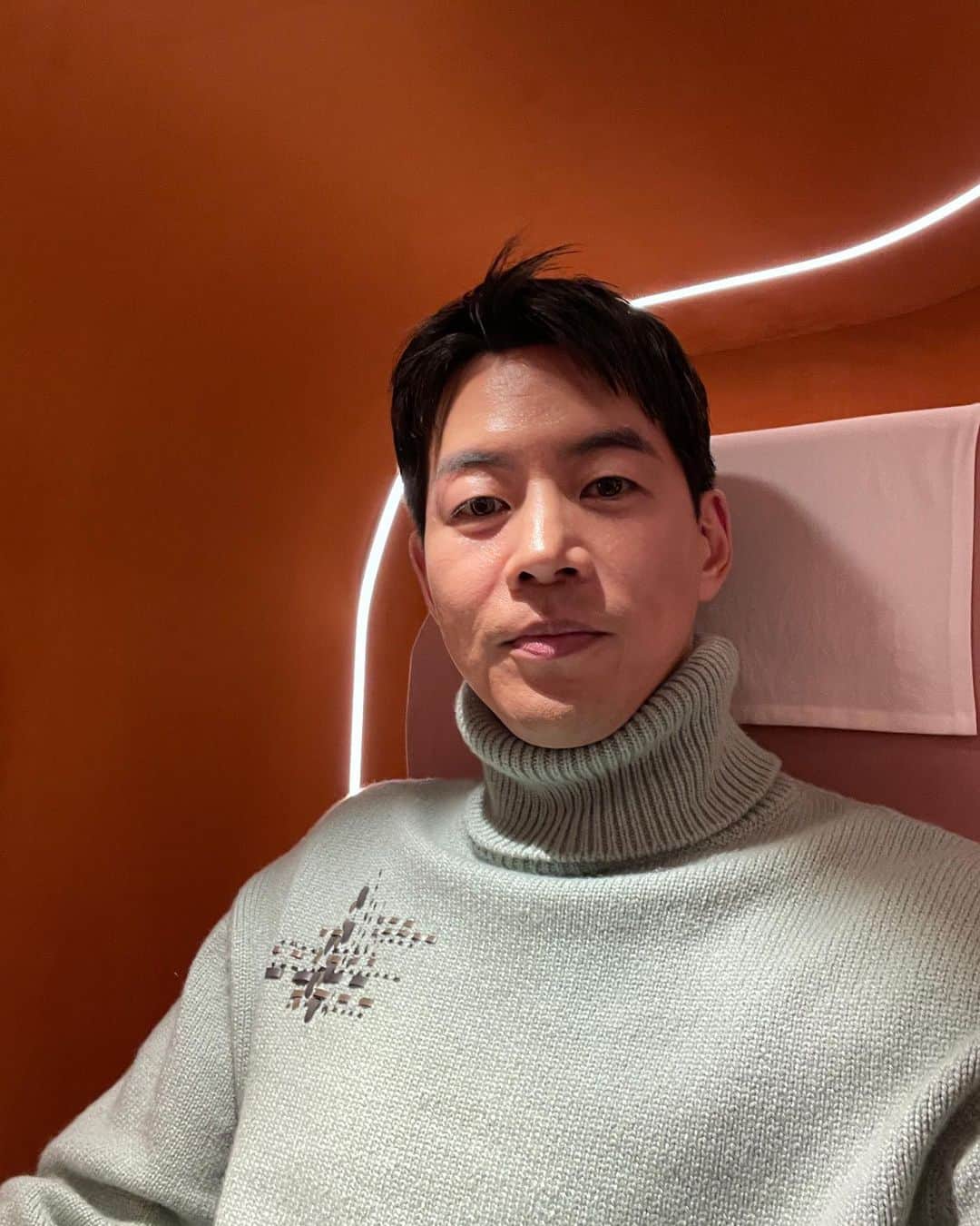 イ・サンユンのインスタグラム：「#hermes #pleasecheckin」