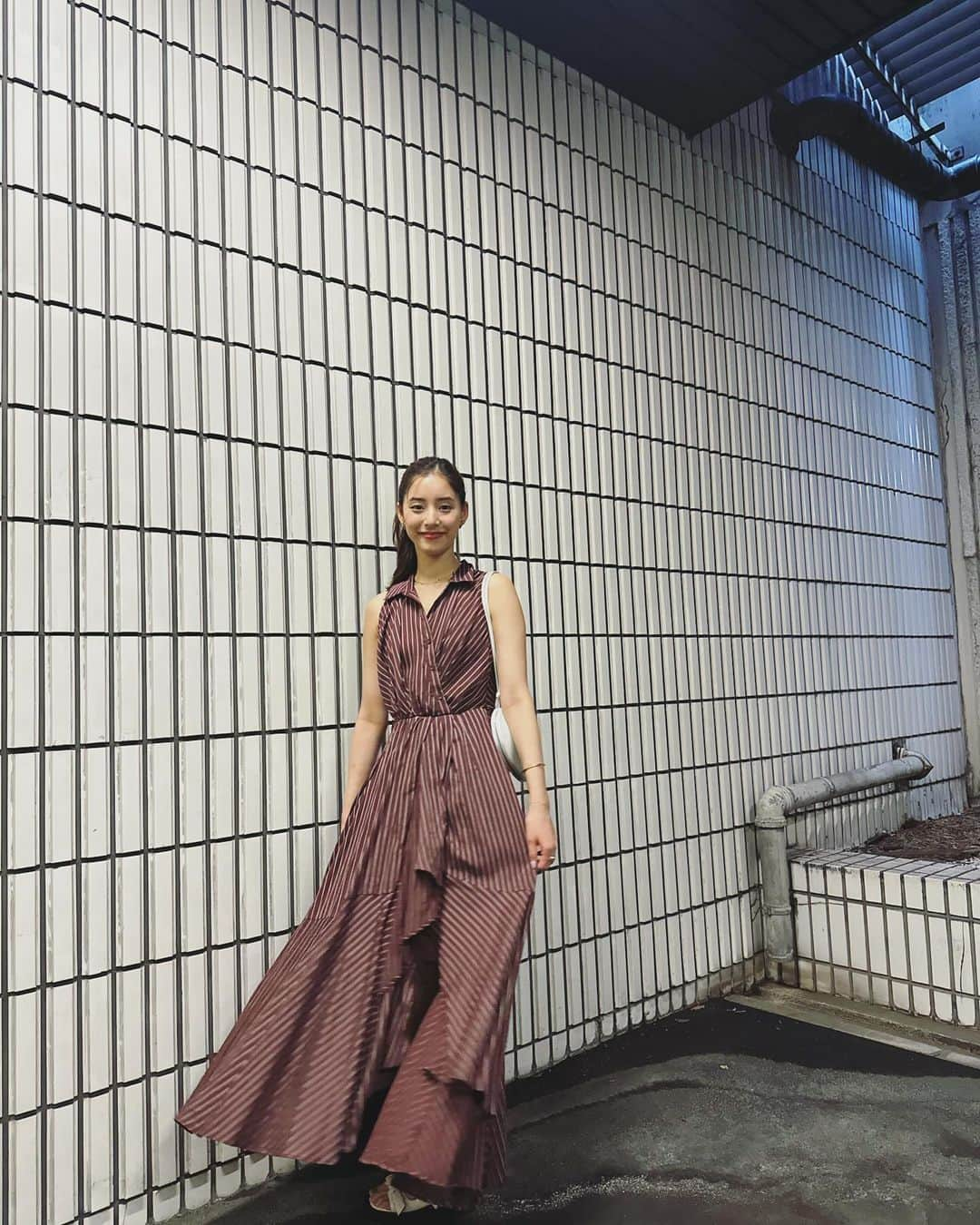 新木優子さんのインスタグラム写真 - (新木優子Instagram)「まだまだ暖かかった時の私服😳  dress : @snidel_official  bag : @maisonalaia  shoes : @elleme   #PR #ootd #fashion」10月26日 23時12分 - yuuuuukko_