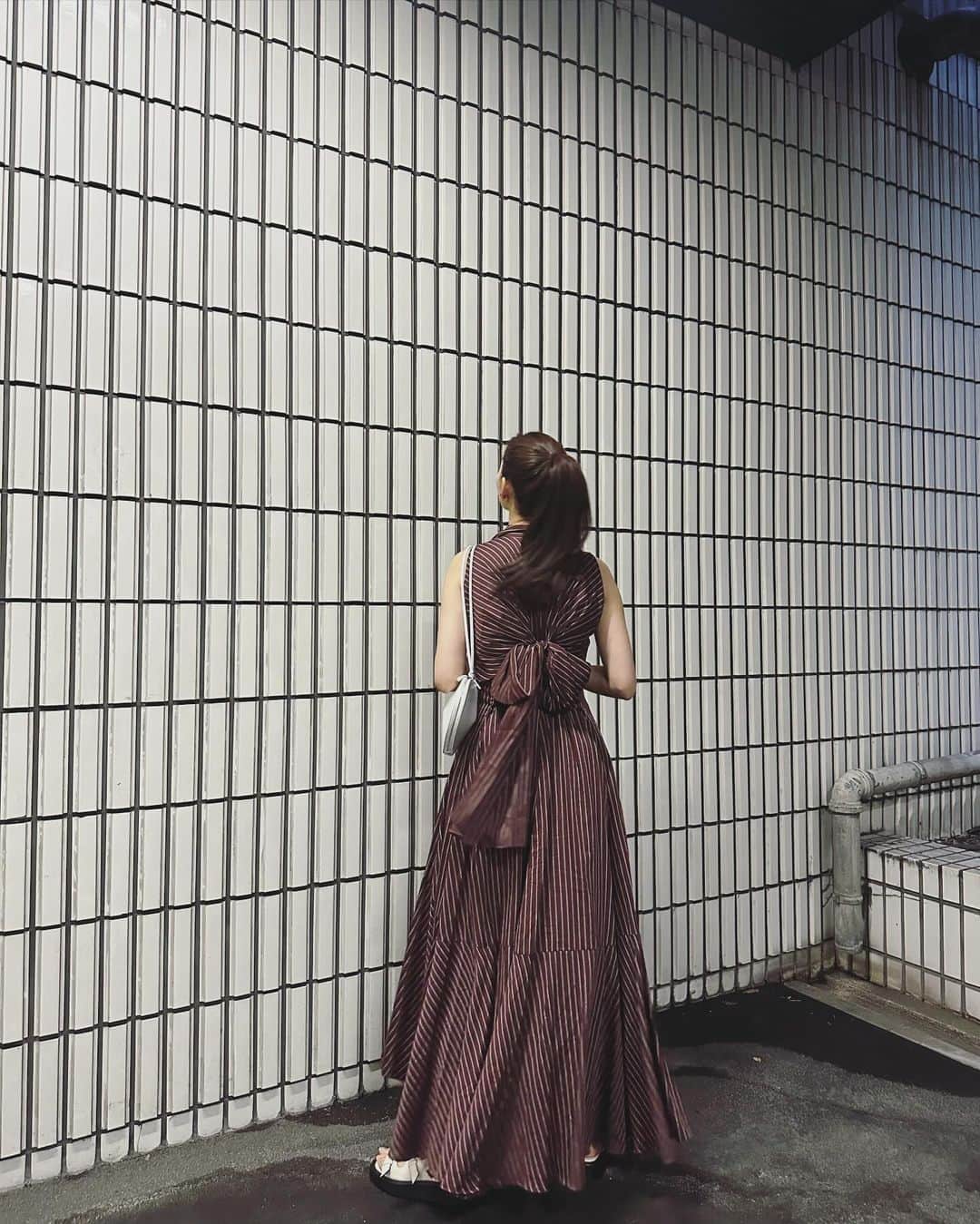 新木優子さんのインスタグラム写真 - (新木優子Instagram)「まだまだ暖かかった時の私服😳  dress : @snidel_official  bag : @maisonalaia  shoes : @elleme   #PR #ootd #fashion」10月26日 23時12分 - yuuuuukko_
