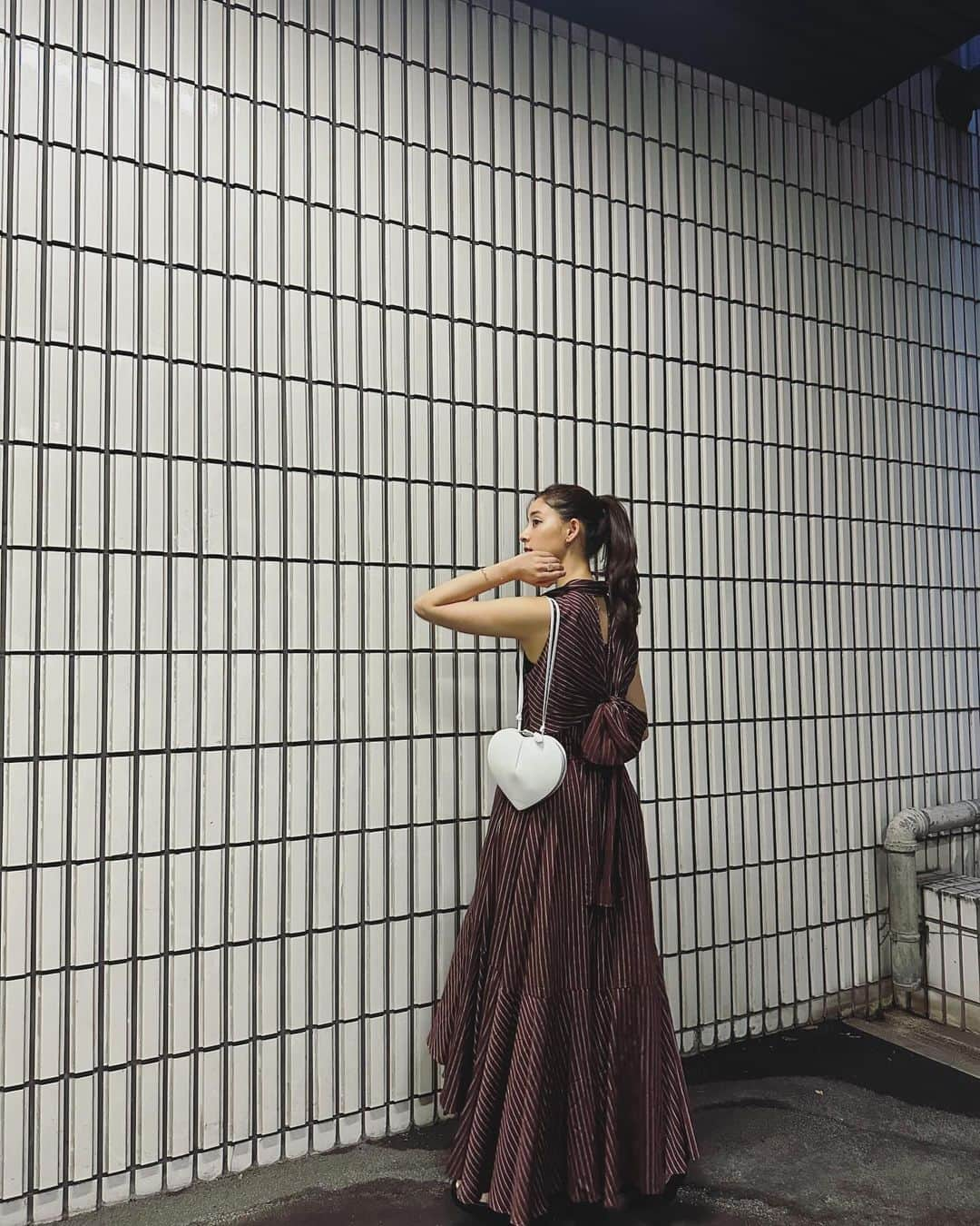 新木優子さんのインスタグラム写真 - (新木優子Instagram)「まだまだ暖かかった時の私服😳  dress : @snidel_official  bag : @maisonalaia  shoes : @elleme   #PR #ootd #fashion」10月26日 23時12分 - yuuuuukko_